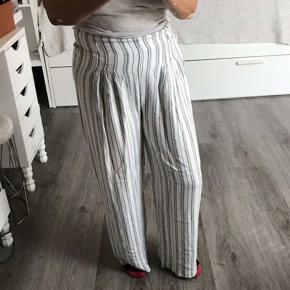 ÍNDIGO RISIN Women Pleated Front White Print Wide Legs Rayon’s Pants | L